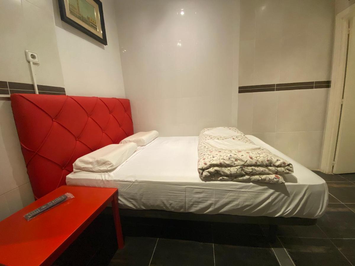 Hostal Granvia 628 Барселона Экстерьер фото