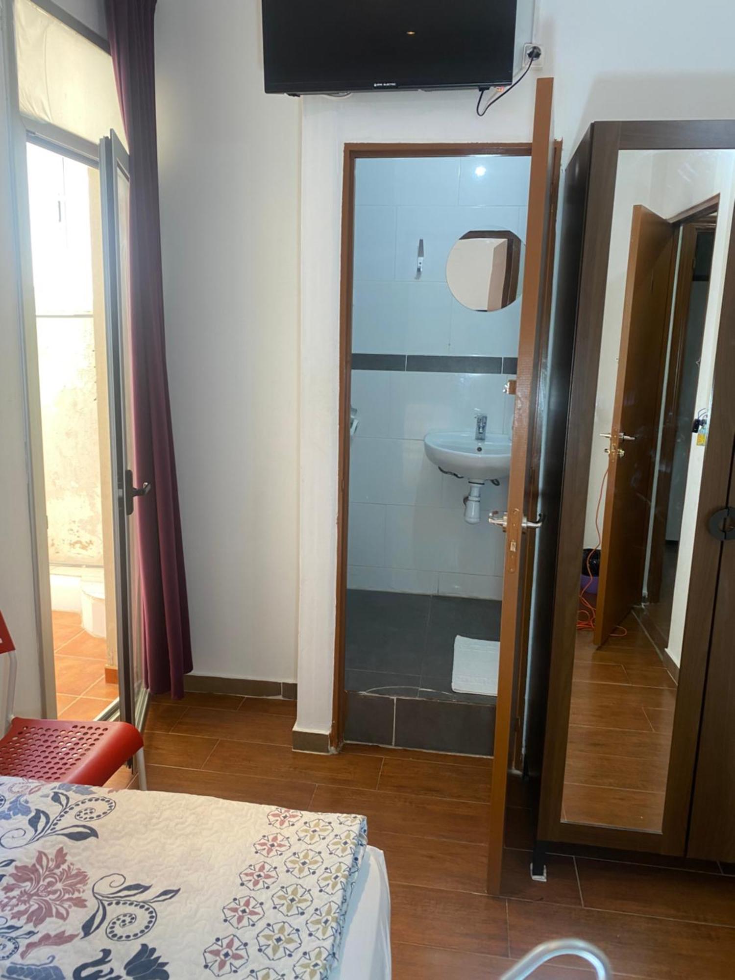 Hostal Granvia 628 Барселона Экстерьер фото